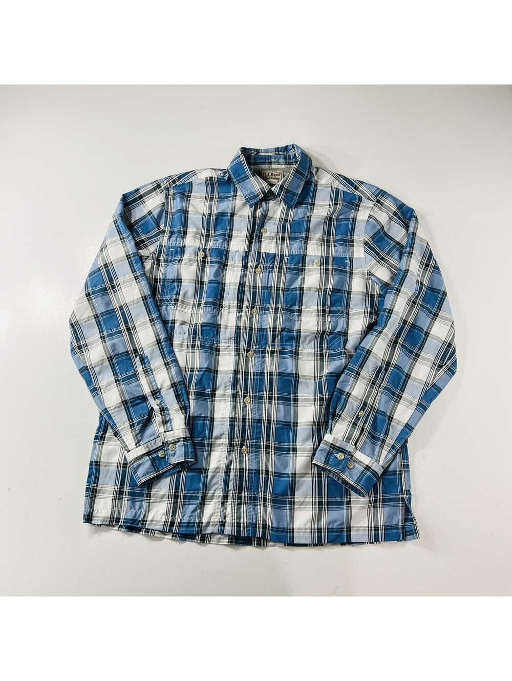 LL Bean Button Down Shirt L/S Blue Plaid Vented Men’s Size Medium